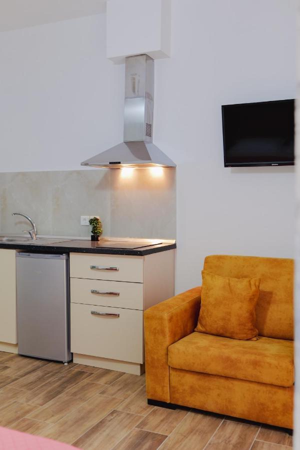 Eden Suites & Apartments Саранде Екстериор снимка