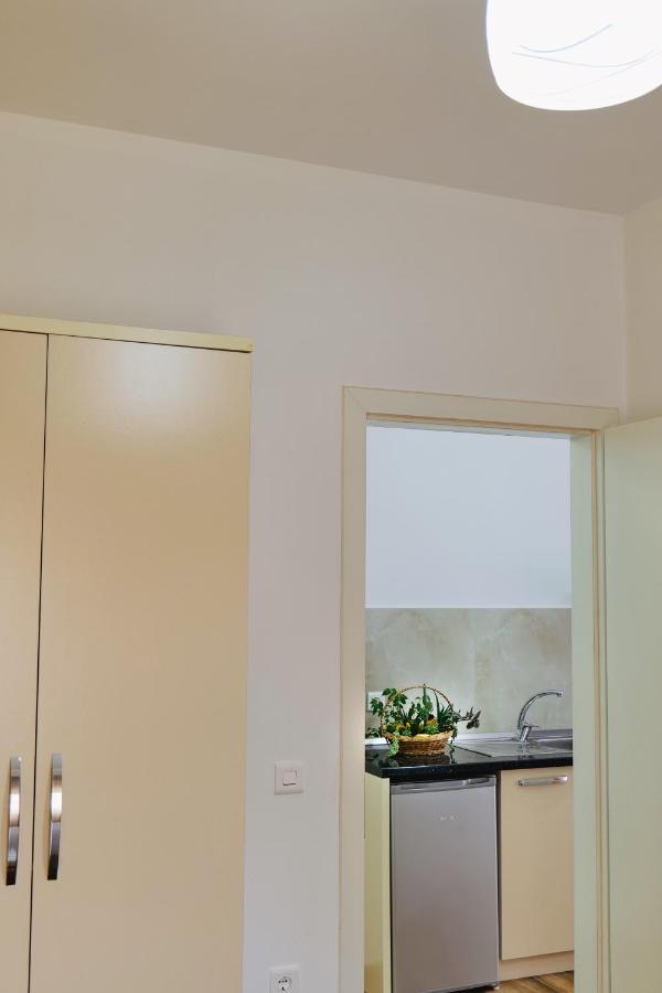 Eden Suites & Apartments Саранде Екстериор снимка